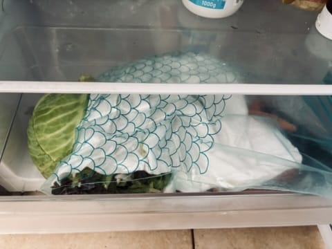 storing salad leaves